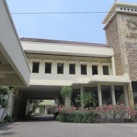 Adisurya Hotel Kediri  Extérieur photo