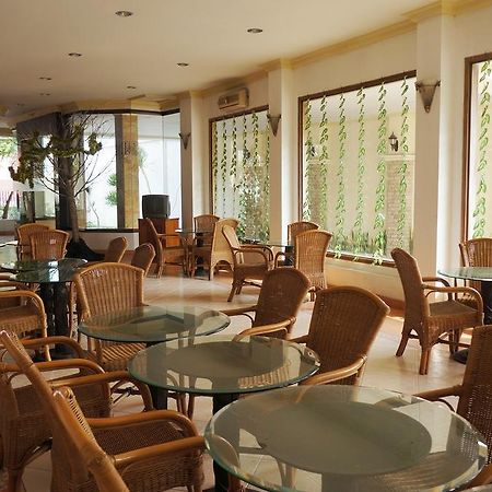 Adisurya Hotel Kediri  Extérieur photo