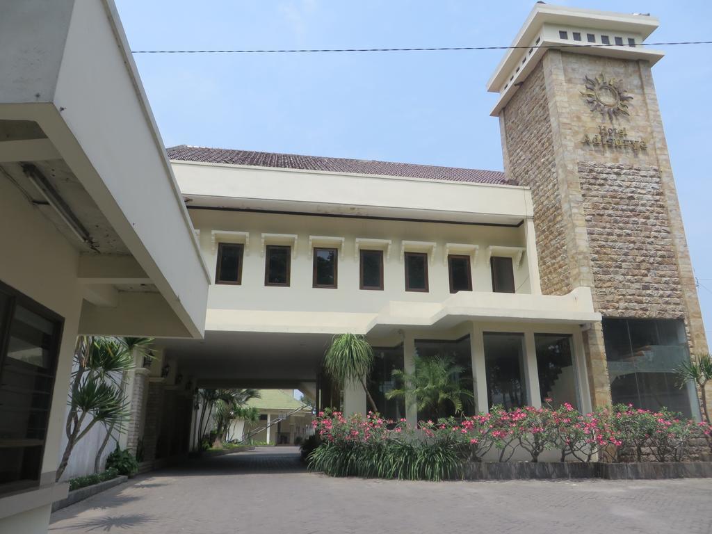 Adisurya Hotel Kediri  Extérieur photo