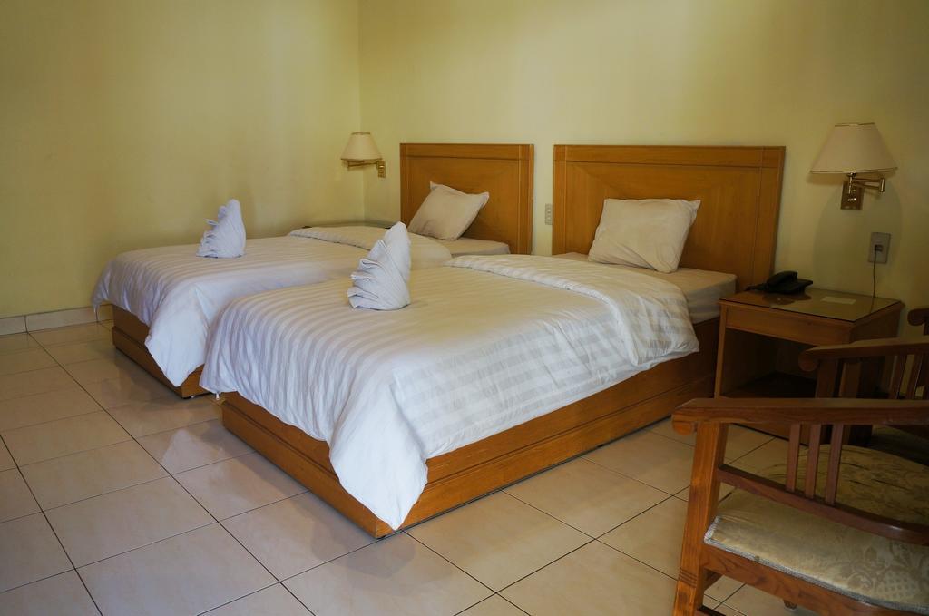 Adisurya Hotel Kediri  Extérieur photo
